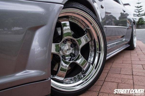 Nissan Skyline GT-R R34 - 5
