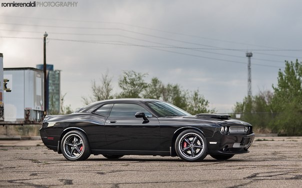 Dodge Challenger SRT8.