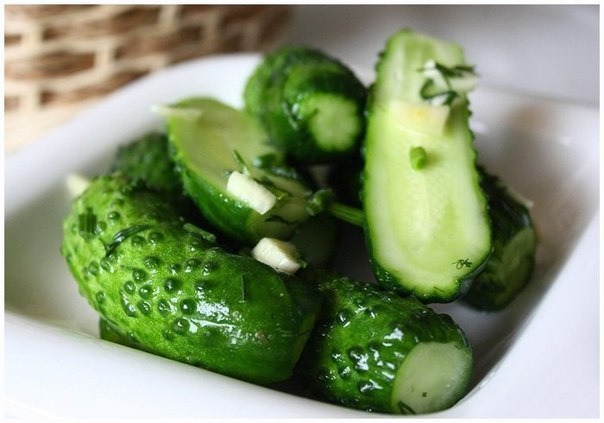 Огурчики сухого посола. Быстро, не хлопотно и очень вкусно! Ингредиенты: На 1 кг огурцов (желательно ...