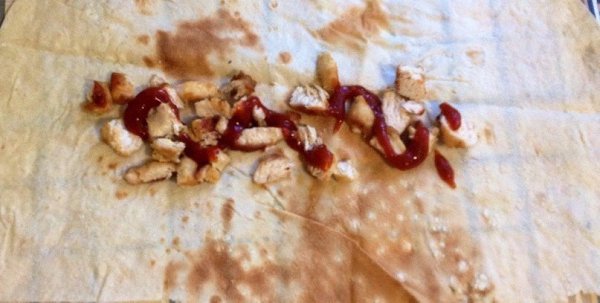 Летняя закусочка из лаваша и жаренной курочки. Ингредиенты: Лаваш тонкий - 3 шт. Куриная грудка - 1 ... - 3