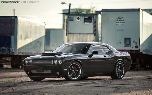 Dodge Challenger SRT8. - 4