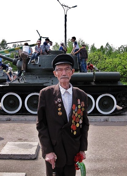 :  , 1943   1945 6   . -  , 72 , 
