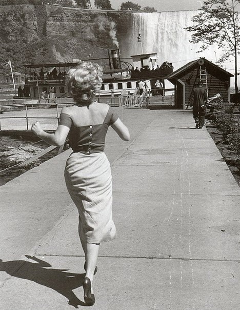  ,  1952 