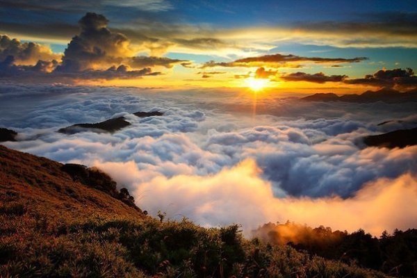 Подписывайтесь на нас: http://fotostrana.ru/public/233467 ;-) Закат с пика Hehuanshan на Тайване