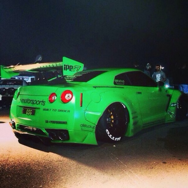 Nissan GT-R R35 - 4