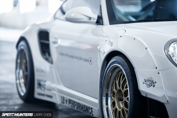 Porsche 911 Turbo. - 4