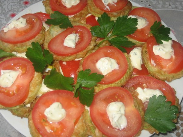 Жареные кабачки с помидорами.Очень вкусная закуска из кабачков, которую можно предложить вместо ...