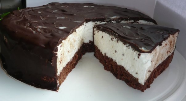 Быстрый торт Птичье молоко.Тесто:3 яйца125 гр муки1 ч.л. разрыхлителя125 гр сахара8 больших ст.л. ...