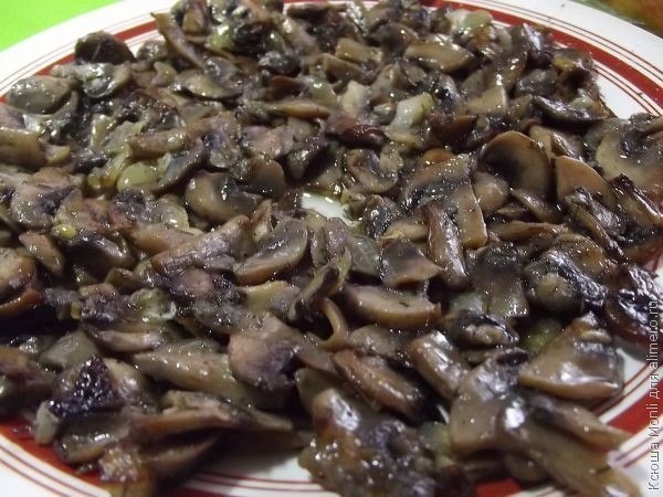 Салат Роза.Для приготовления салата «Роза» необходимы следующие продукты:— 200 г свежих шампиньонов— ... - 4