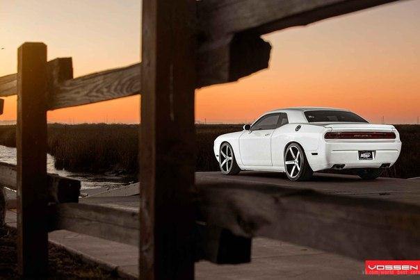 Dodge Challenger - 4