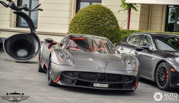 Pagani Huayra.