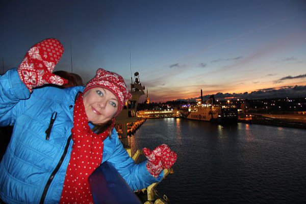 : . - Yulia Petrova, 49 , 