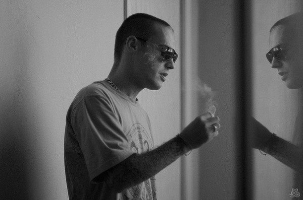 За спиной — что угодно, в лицо — что выгодно. Ненавижу таких людей.