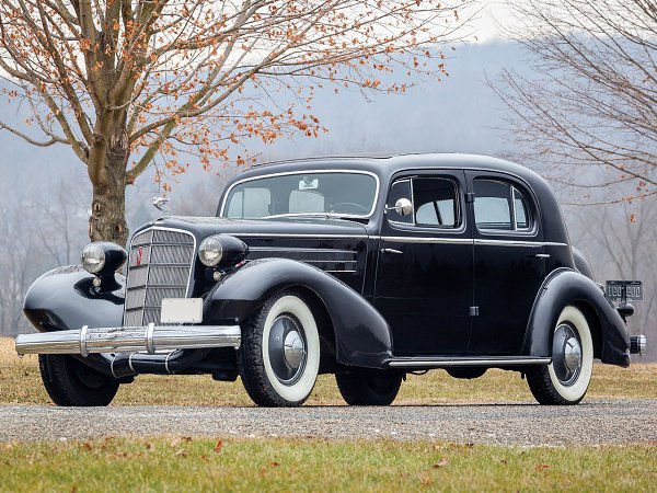 '1935 Cadillac V8 Series 30 355-D Town Sedan by Fleetwood