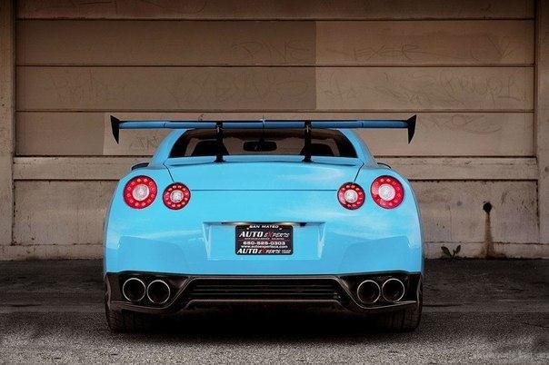 Blue Nissan GT-R - 6