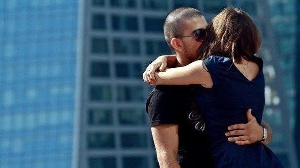 Доверие - это когда тебе говорят: - 'Знаешь, а он у тебя гуляет.' А ты отвечаешь: Пусть гуляет... Он ...