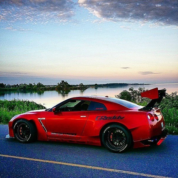 Nissan GT-R - 4