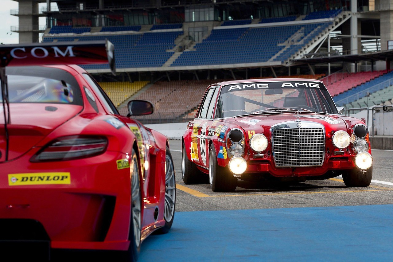 Mercedes W115 & Mercedes SLR Mclaren