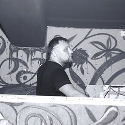    dj    !!!)))))   []   L one

