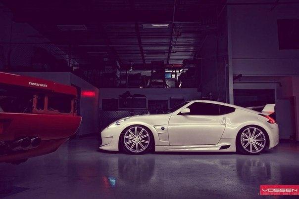 Nissan 370Z - 3
