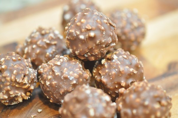 Рецепт конфет Ferrero Rocher.Ингредиенты для домашних Ферреро Роше ( на 12 конфет):100 гр ...