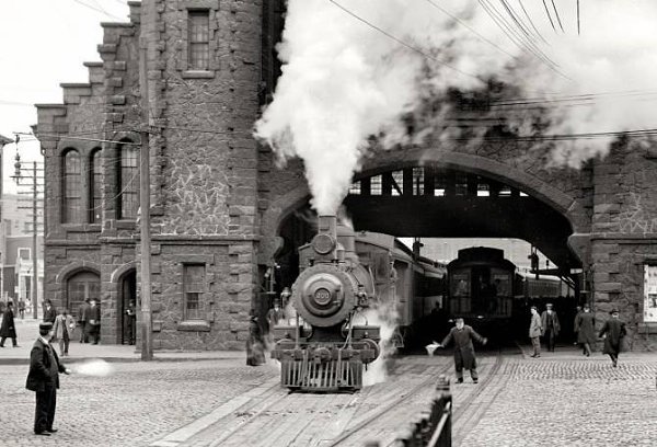 ИТАЛЬЯНСКИЙ ПОЕЗД-ПРИЗРАК В ПЕТЛЕ ВРЕМЕНИ.Эти поезда идут вне расписания, появляются ниоткуда и ... - 2