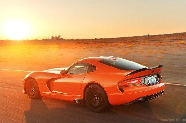 SRT Viper TA.Двигатель: 8,4L V10Мощность: 640 л.с.Коробка передач: МКП-6Разгон до 100км/ч: 3,3 ... - 2