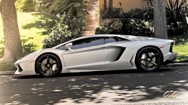 Lamborghini Aventador - 4