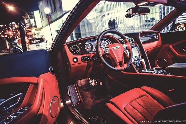 Bentley Continental GTC. - 6