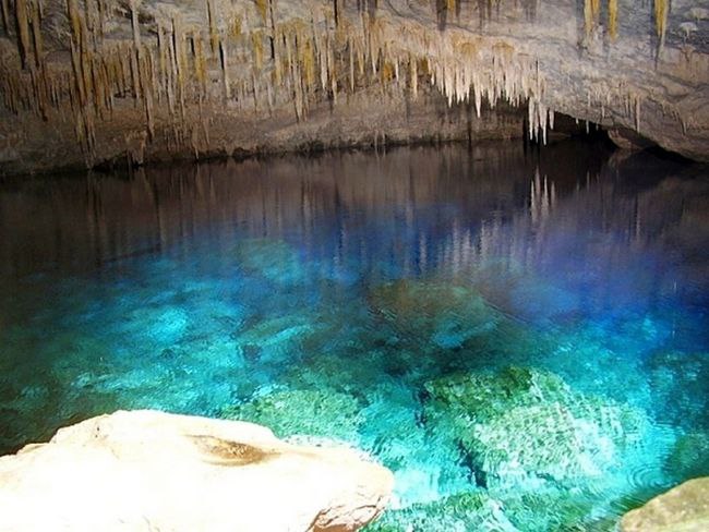 Underground lake. Пещера Бонито в Бразилии. Подземное озеро Бразилия. Пещера голубого озера Бразилия. Подземная река Gruta do Lago Azur,.