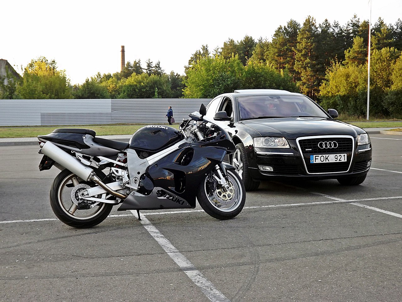 Audi A8 D3 & Suzuki TL1000R