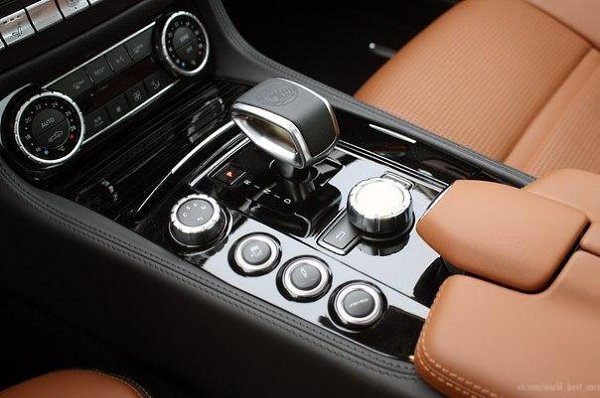 Mercedes-Benz CLS63 AMG.Двигатель: бензиновый (5461 см)Мощность: 525 л.с.Крутящий момент: 720 ... - 5