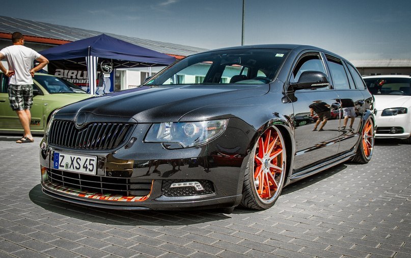 Skoda Superb Combi.