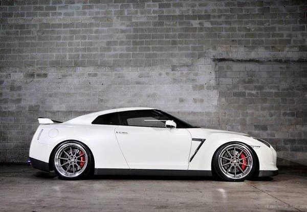 AMS Nissan GT-R R35 - 4