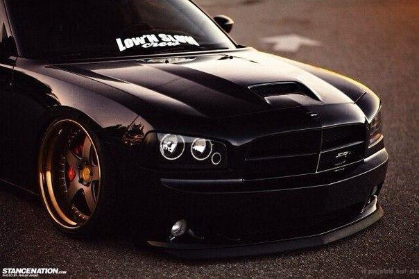 Dodge Charger SRT - 6