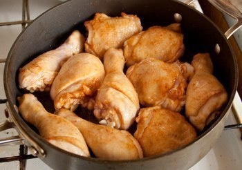Курица с рисом в томате.Ингредиенты: - 6 окорочков- 2 крупных сладких перца- 1 крупная луковица- 2-3 ... - 3
