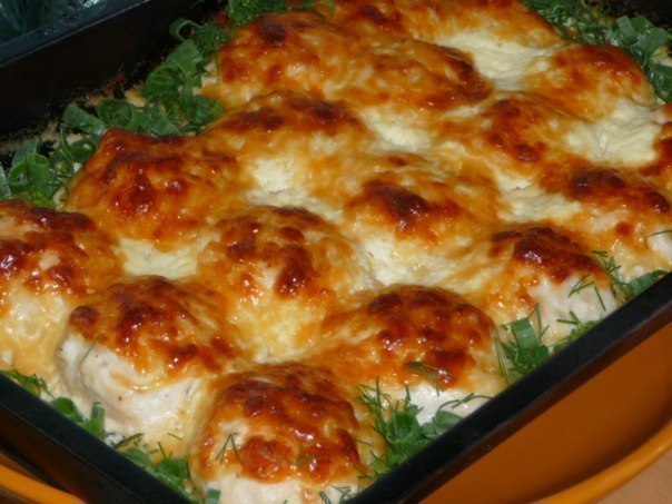 Куриные шарики в сливочном соусе. Необыкновенная вкуснятина! Вам потребуется: 500 г куриного филе 1 ...