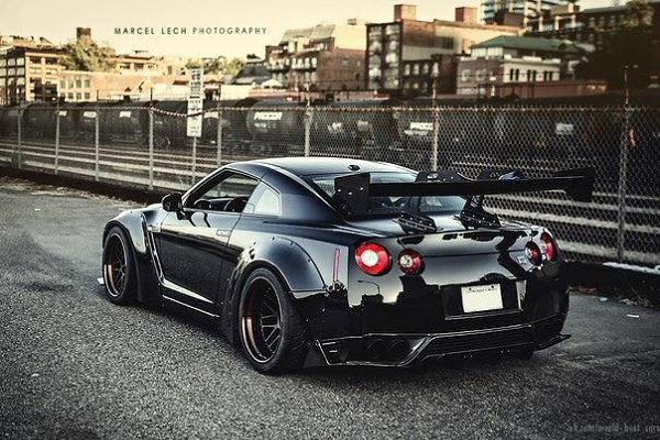 Liberty Walk Nissan GT-R R35 - 2