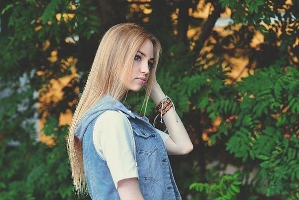 Говорят, что если девушка похожа на папу, то она будет счастлива. - Ау, счастье, ты где?
