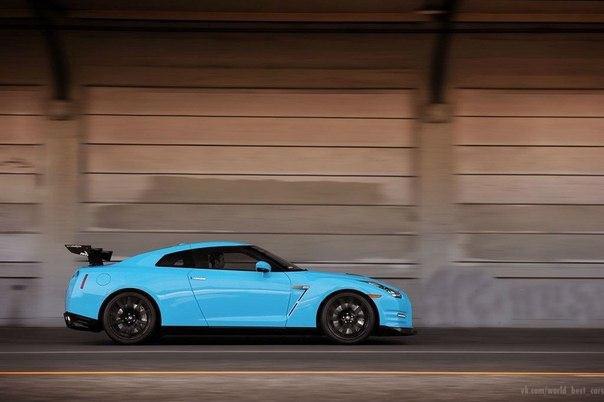 Blue Nissan GT-R - 4