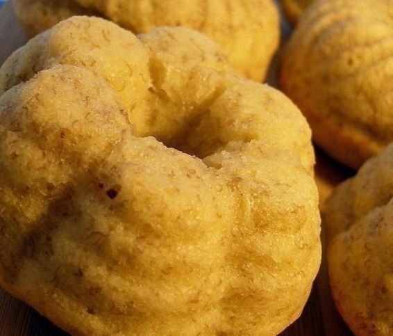 Банановые кексы.Ингредиенты:Бананы спелые 3 штукиСливочное масло 100 грЯйца 2 штукиСахар 150 грМука ...
