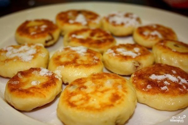 Сырники с изюмом.Состав:-творог — 500 г-яйцо куриное — 3 шт.-мука пшеничная — 5 ст. ложек-изюм — ...