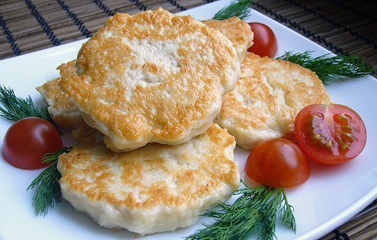 "Куриные оладушки" Ингредиенты: - 400 - 500 г куриного филе - 1 большая луковица - 1 ст.л. ...