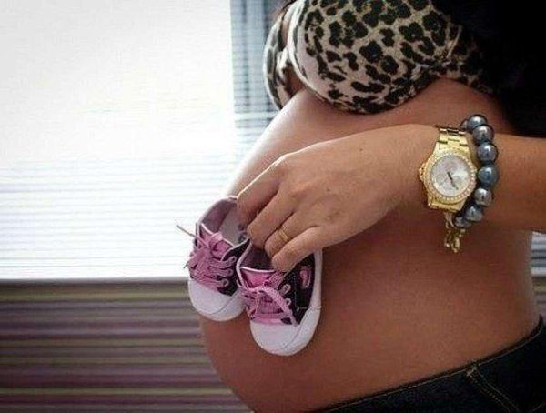 Ты знаешь, котик, любовь наркотик… и от неё… растёт животик… там человечек… такая лапа… откроет ...