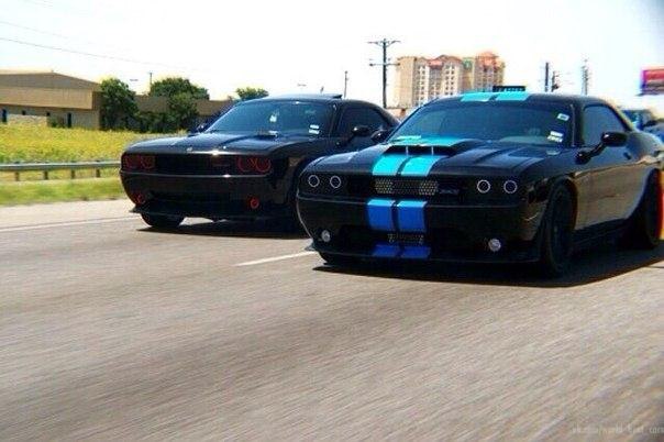Dodge Challenger - 4