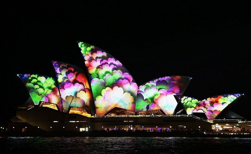    .      Vivid Sydney ( ), ...