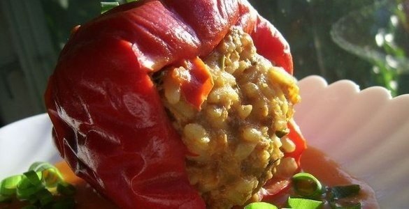 Сладкий перец, фаршированный рисом и черносливом.На 9-10 перцев: 200-250 г чернослива 3-4 головки ...