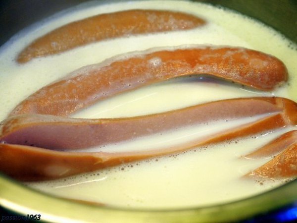 САРДЕЛЬКИ В МОЛОЧНОМ СОУСЕ.ИНГРЕДИЕНТЫ6 шт. сарделек в натуральной оболочке500 мл молока200 г ... - 3