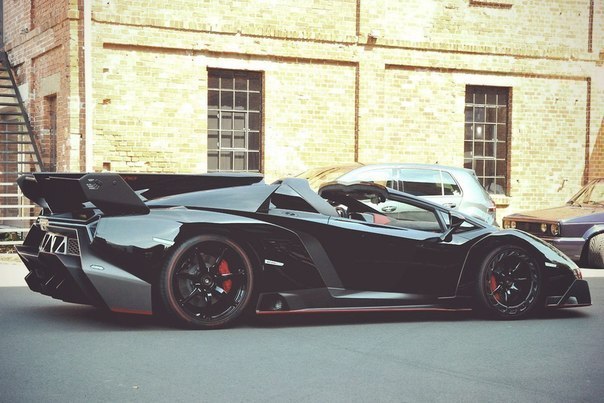 Lamborghini Veneno Roadster - 2