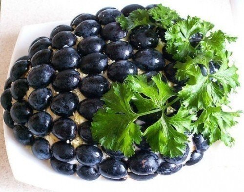 Салат с курицей "Гроздь винограда" На сколько аппетитен и вкусен на столько же он и ...